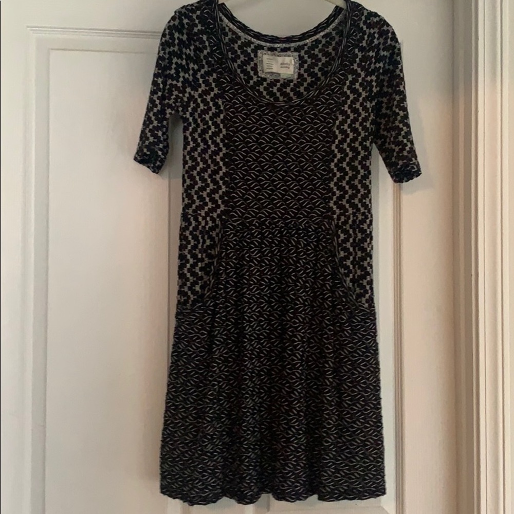 Black patterned stretchy dress with pockets
